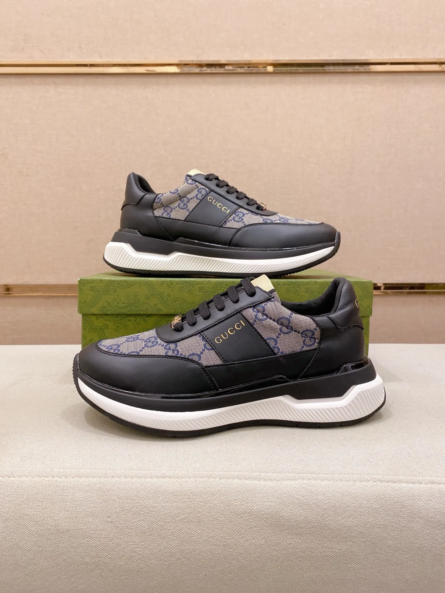 Men's shoes 💰 462💰The new GUCCI (Gucci) counters are launched simultaneously. The new men's shoes, 😘fabrics are selected from imported cowhide, and the lining is sheepskin lining. 👍🏿 High-end ☄️ air-cushion molded anti-slip rubber outsole, exquisite lines, simple and elegant, comfortable and high-end for leisure travel. Code number: 38 to 44 (45 can be customized and cannot be returned or exchanged)